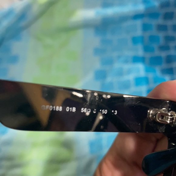 Guess - Picture 5 of 5